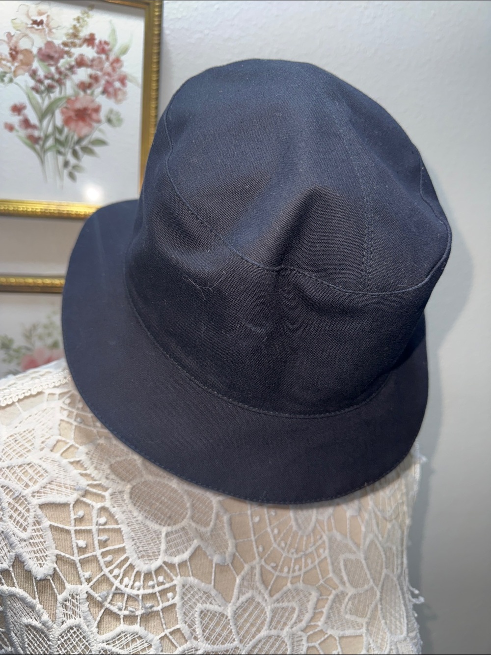 Black Women's Bucket Hat - Classic Casual Accessory